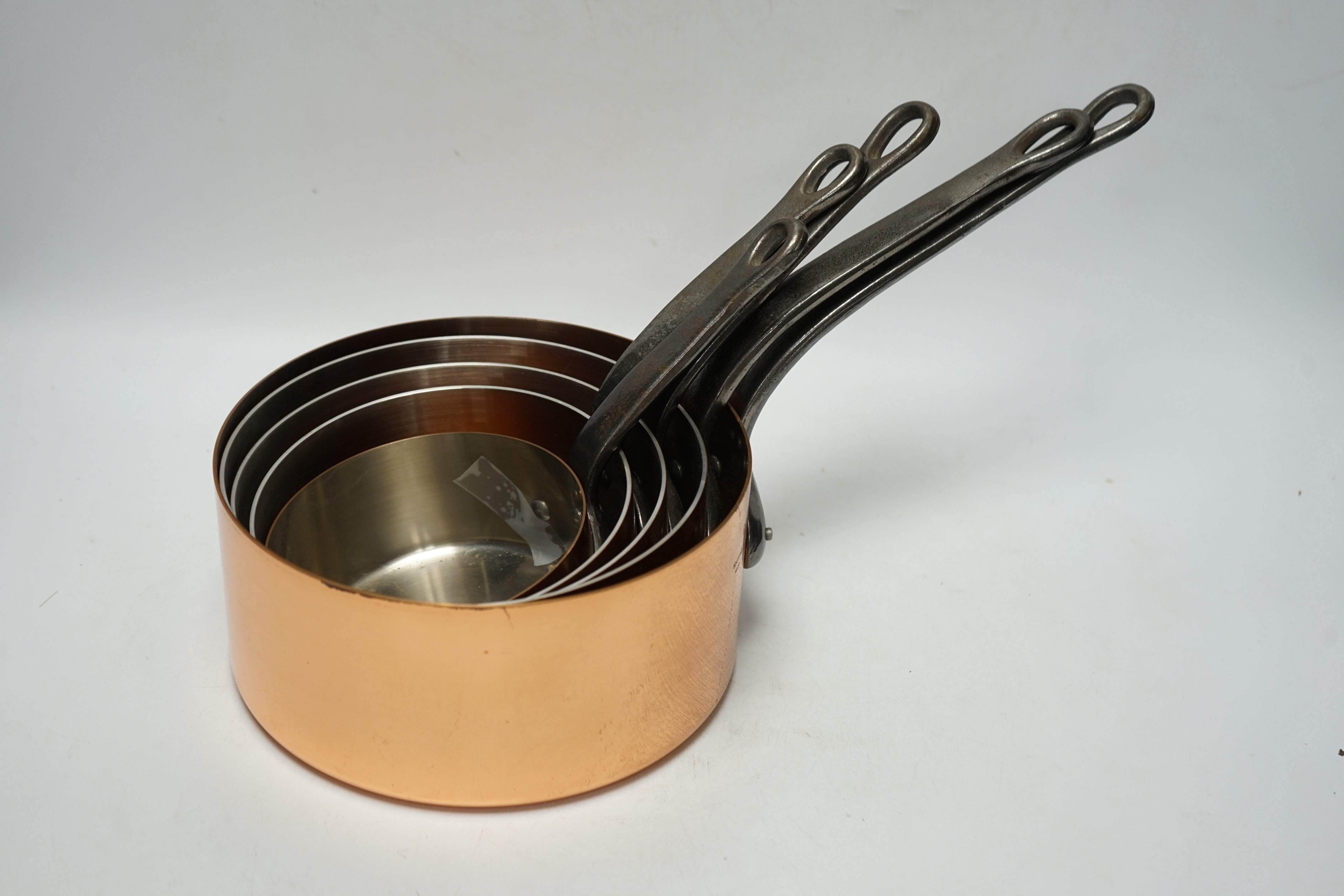 A set of five Tournus of France graduated copper saucepans